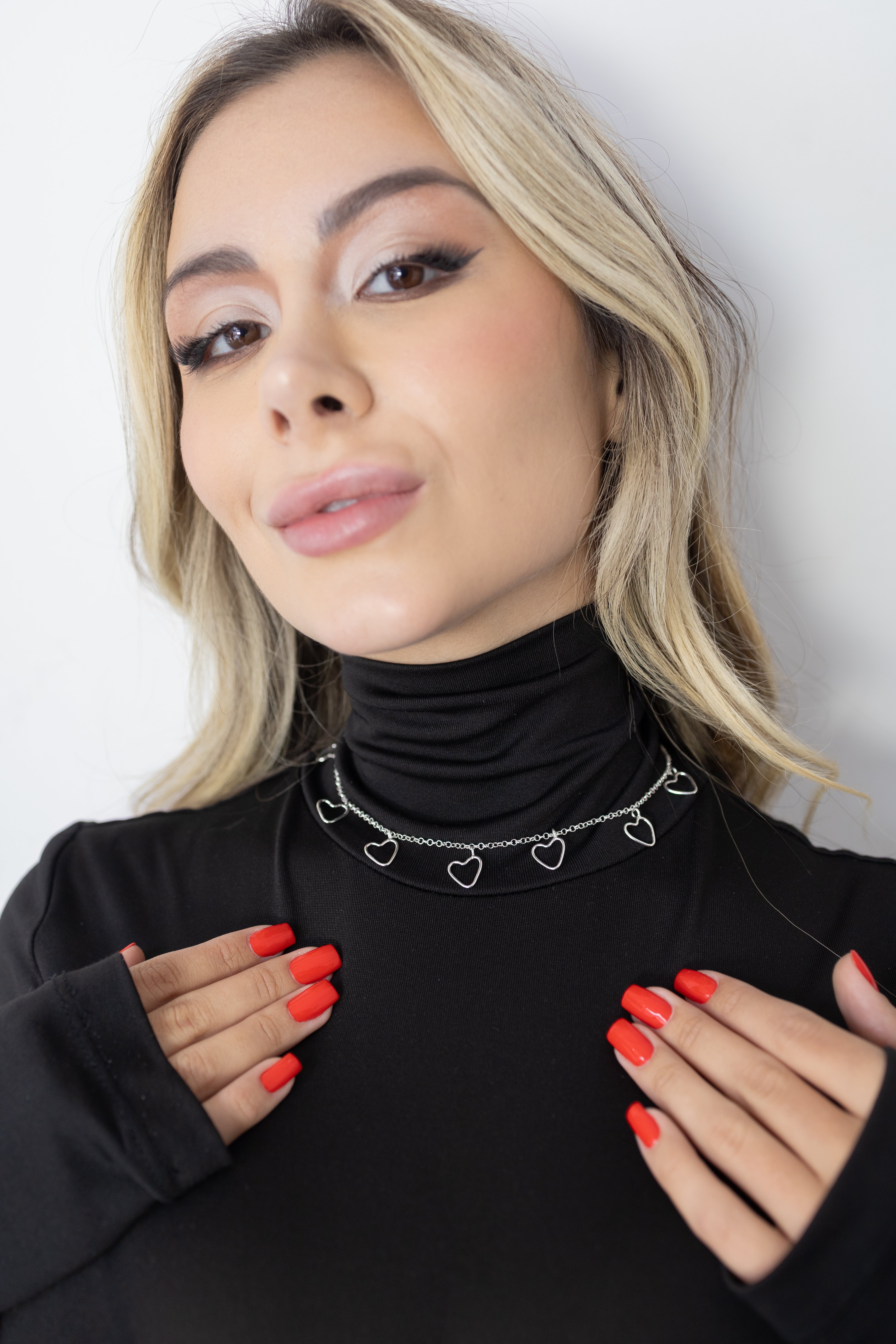 Gargantilha Elo Português com Corações Vazados em Prata 925